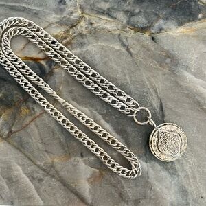 VIRGIN SAINTS & ANGELS SEVILLA MENINA NECKLACE